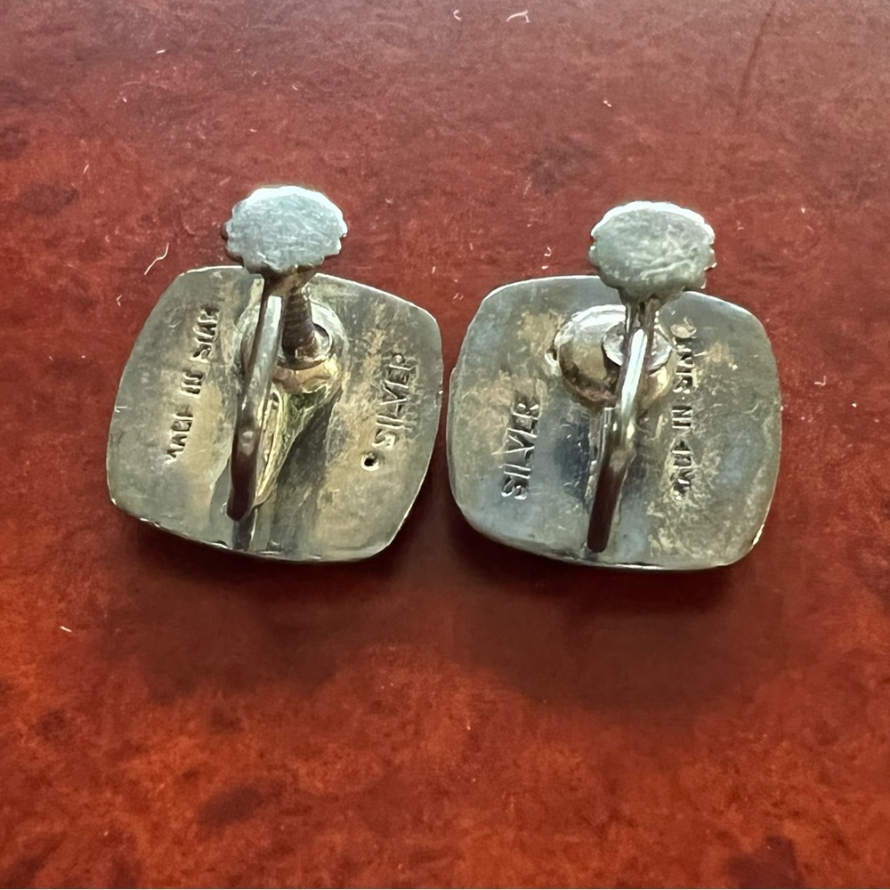 Vintage/ Antique Silver Twist Back Earrings - Siam Silver Stamped, Etched Figure - Picture 4 of 4